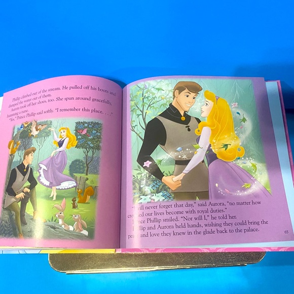 DISNEY PRINCESS AROUND THE WORLD PLAY A SONG & HAPPILY EVER AFTER 3 IN ONE BOOK - Picture 15 of 15